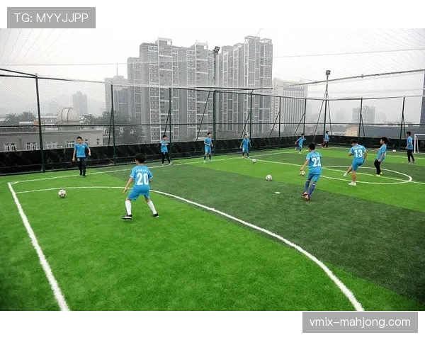 “一心多园”足球场地体系加速推进，2026年底每万人拥有足球场地1.3片以上